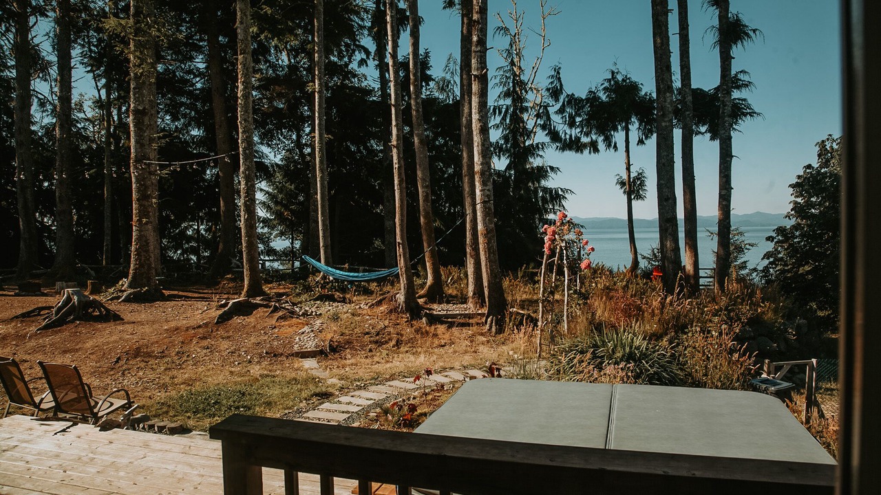 Photo of Patio Balcony in Juan de Fuca Electoral Area