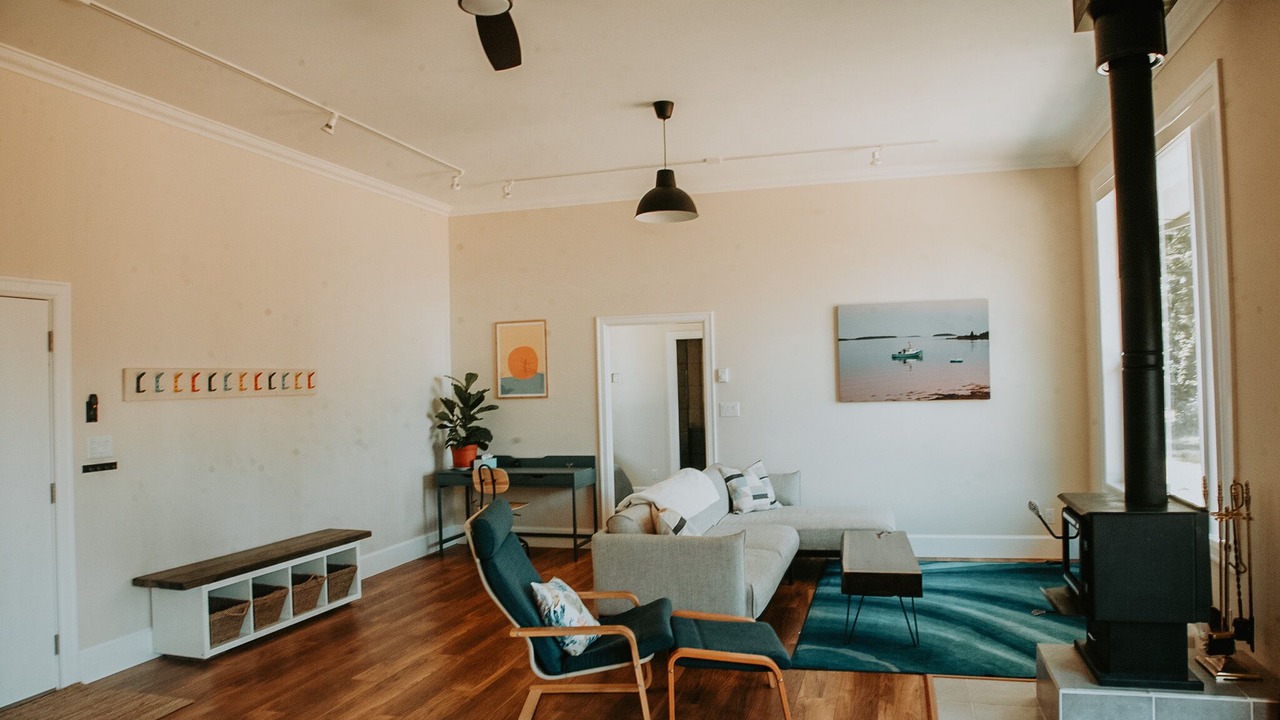 Photo of Livingroom in Juan de Fuca Electoral Area