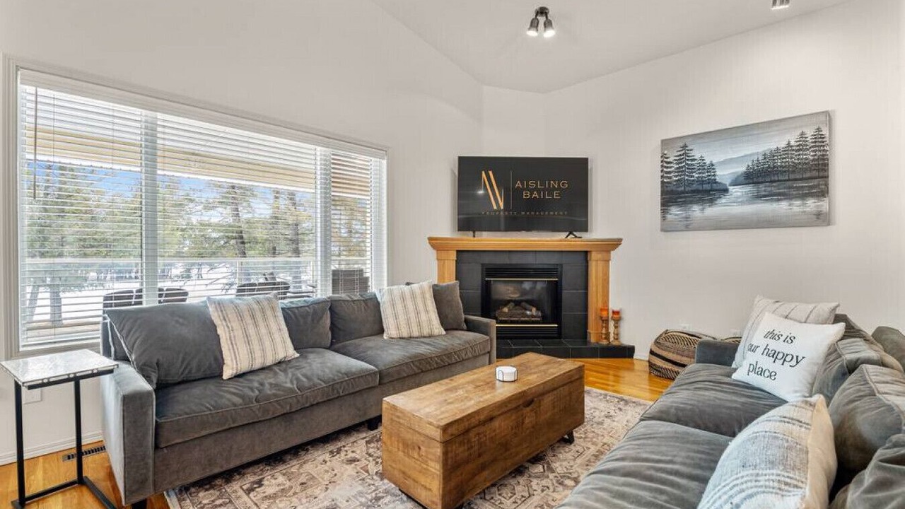 Photo of Livingroom in East Kootenay