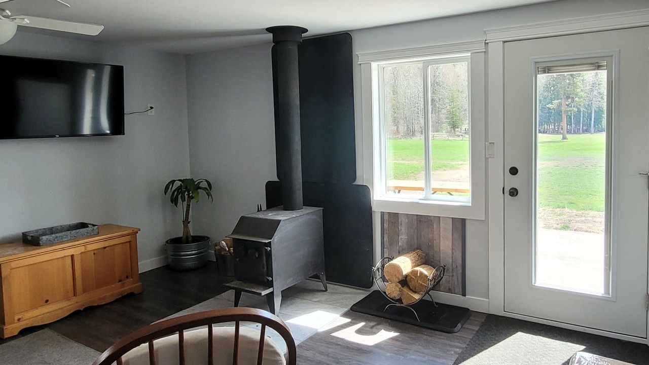 Photo of Livingroom in Okanagan-Similkameen
