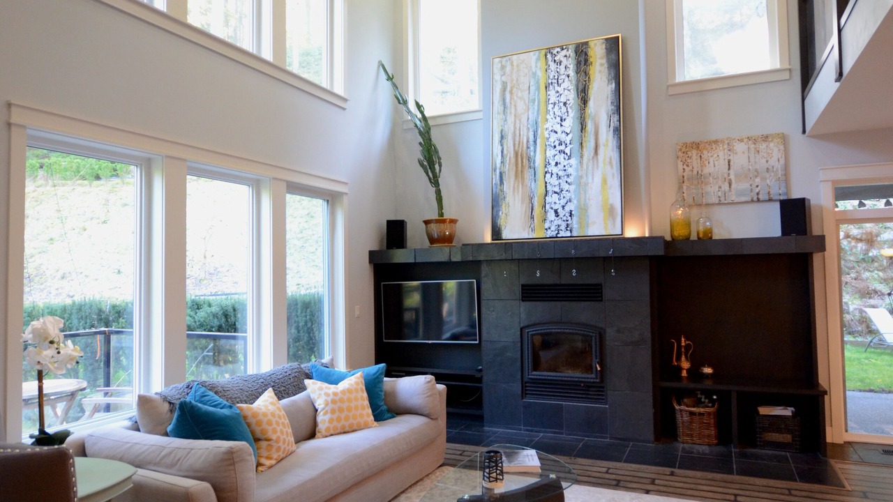 Photo of Livingroom in Metro Vancouver Regional District