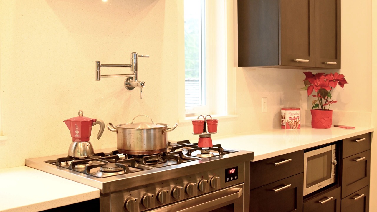 Photo of Kitchen in Metro Vancouver Regional District