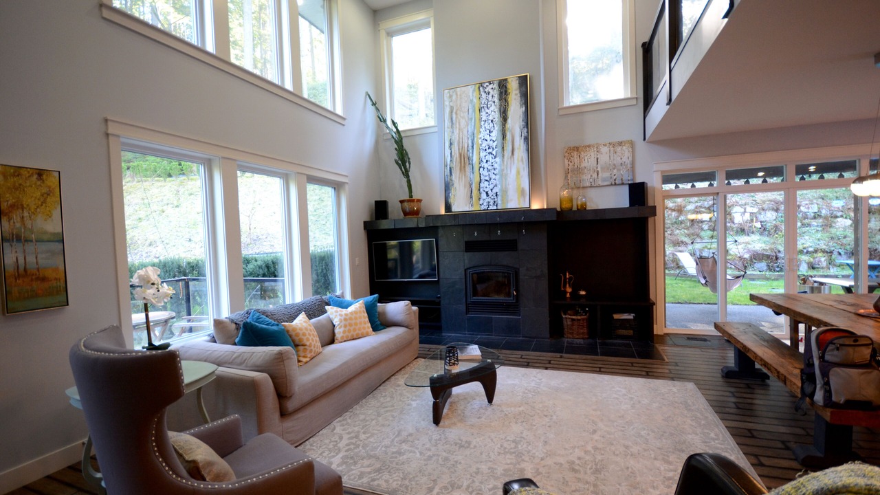Photo of Livingroom in Metro Vancouver Regional District