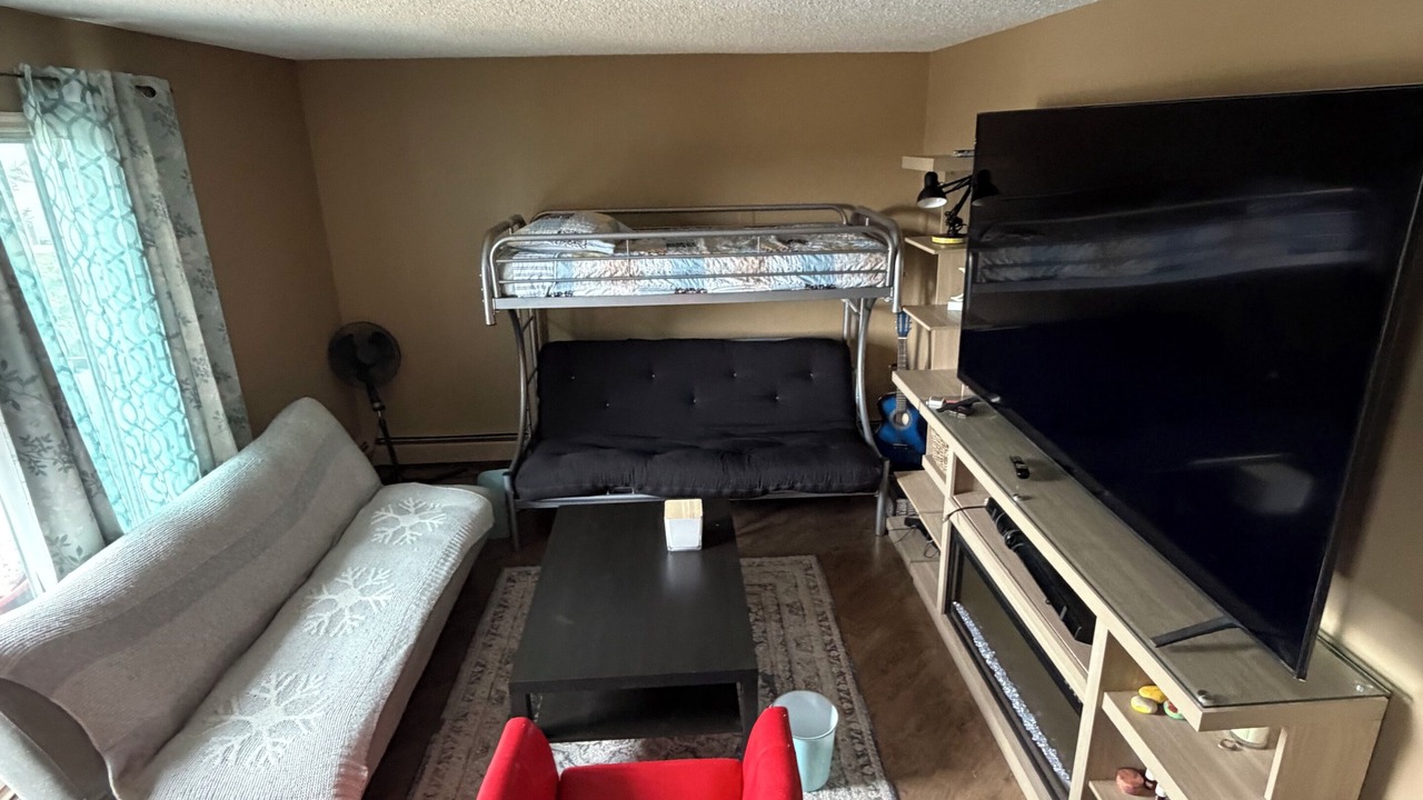 Photo of Livingroom in Sylvan Lake