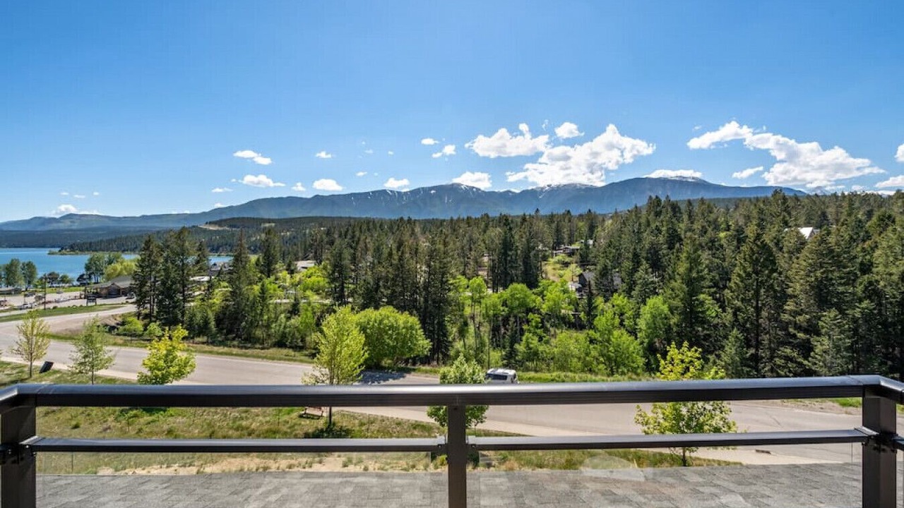 Photo of Patio Balcony in East Kootenay