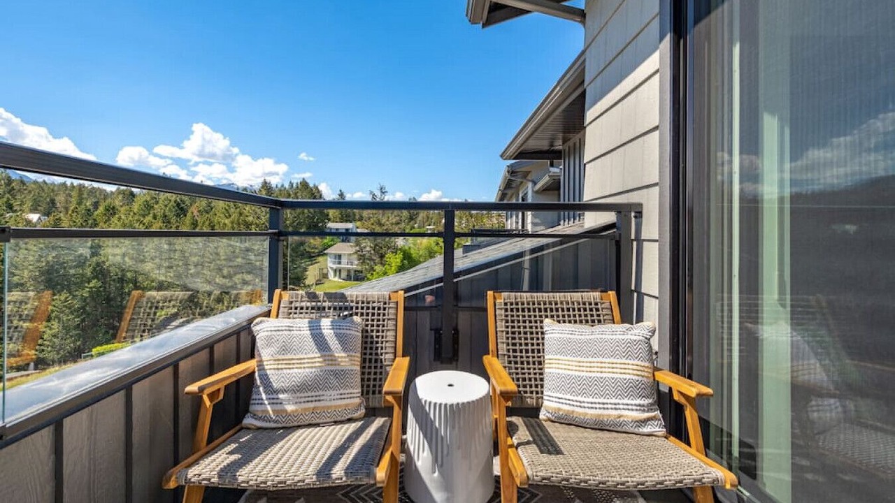 Photo of Patio Balcony in East Kootenay