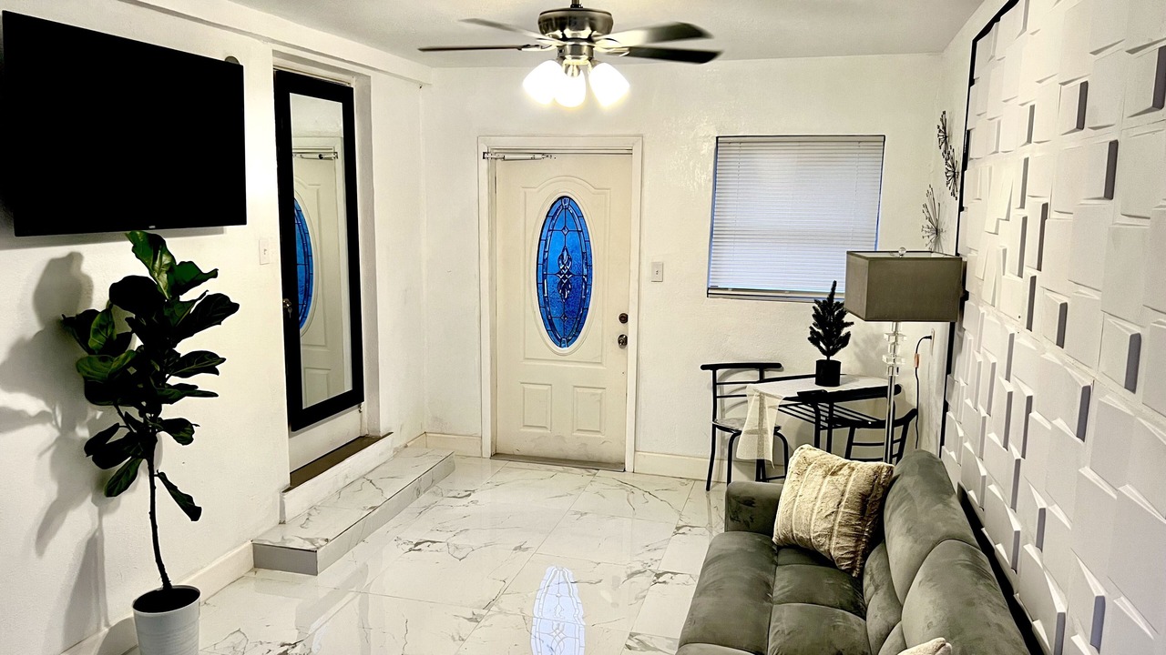 Photo of Livingroom in Miami Gardens