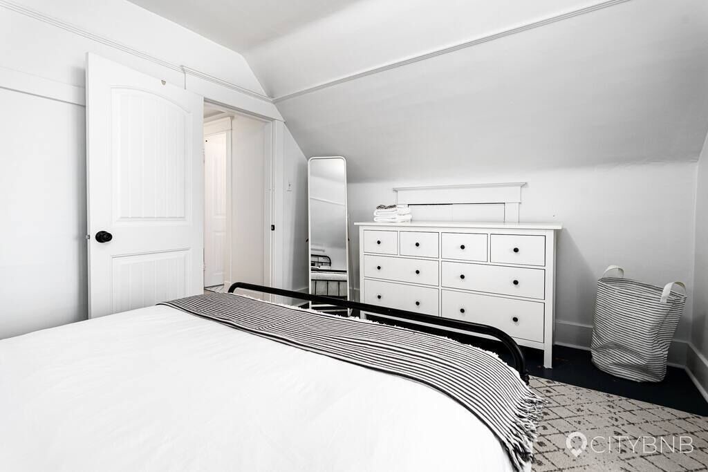 Photo of Bedroom in North Central Edmonton