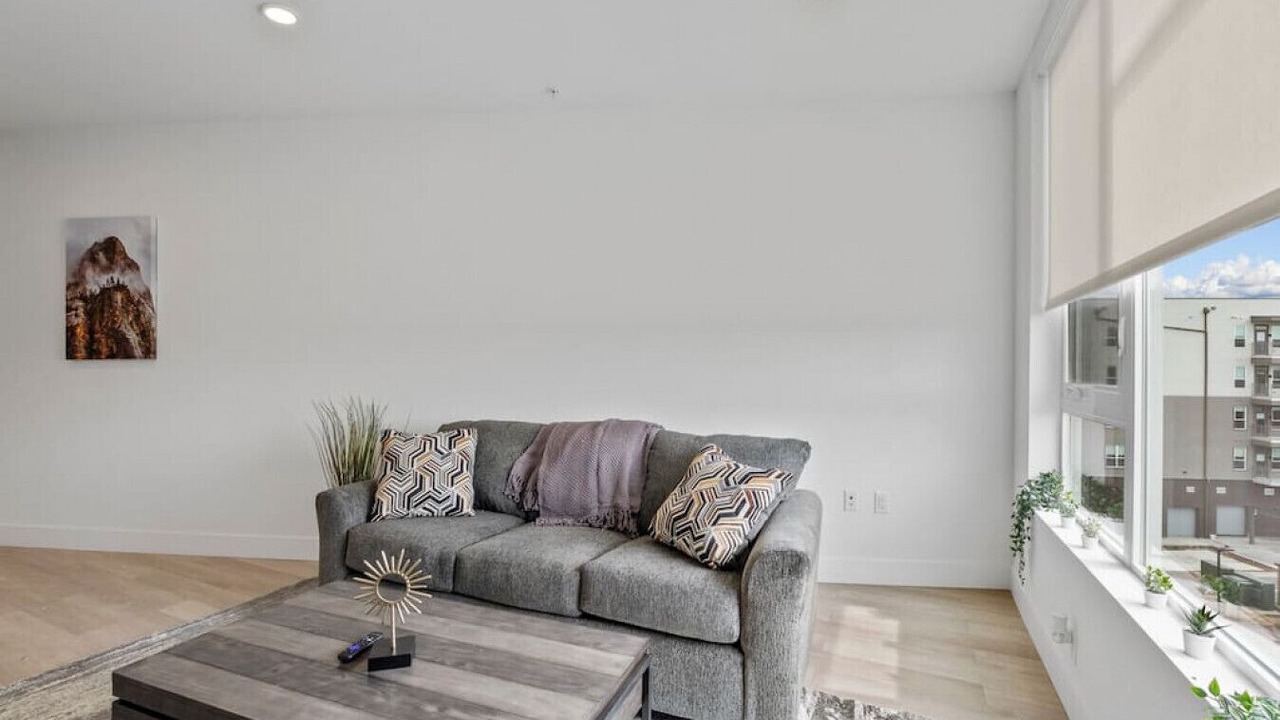 Photo of Livingroom in Aurora