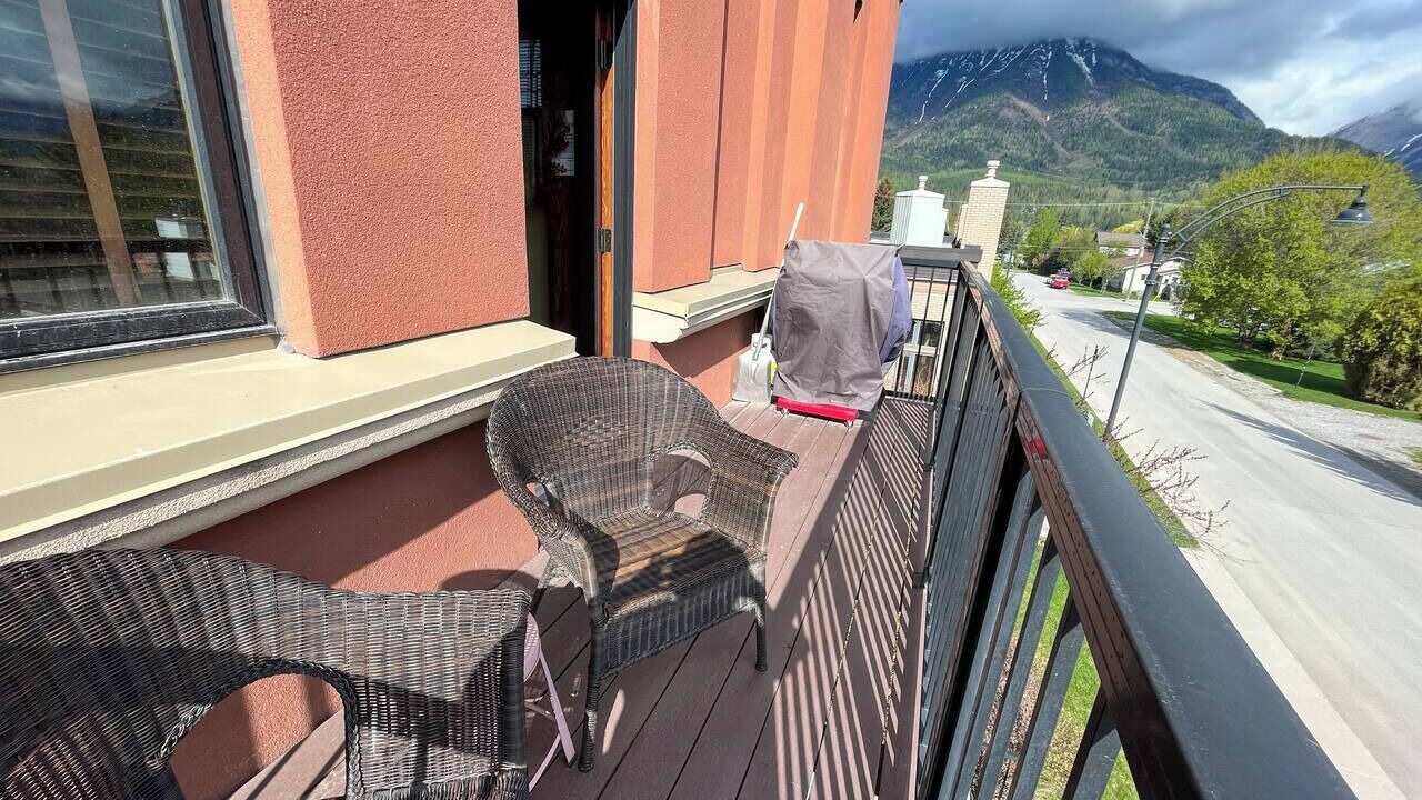 Photo of Patio Balcony in East Kootenay