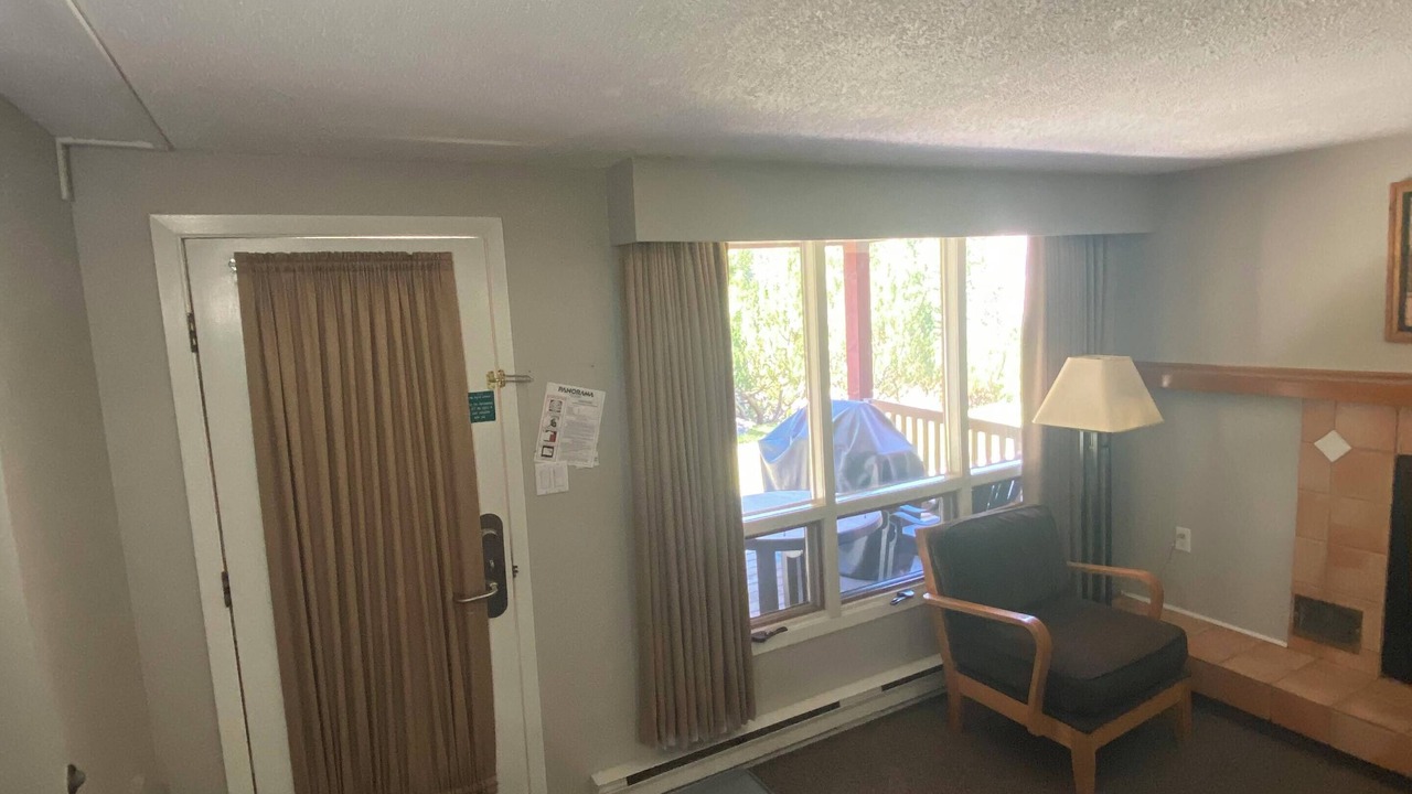 Photo of Livingroom in East Kootenay