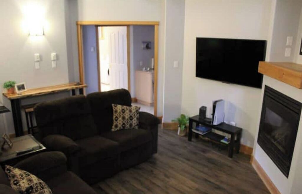 Photo of Livingroom in Courtenay