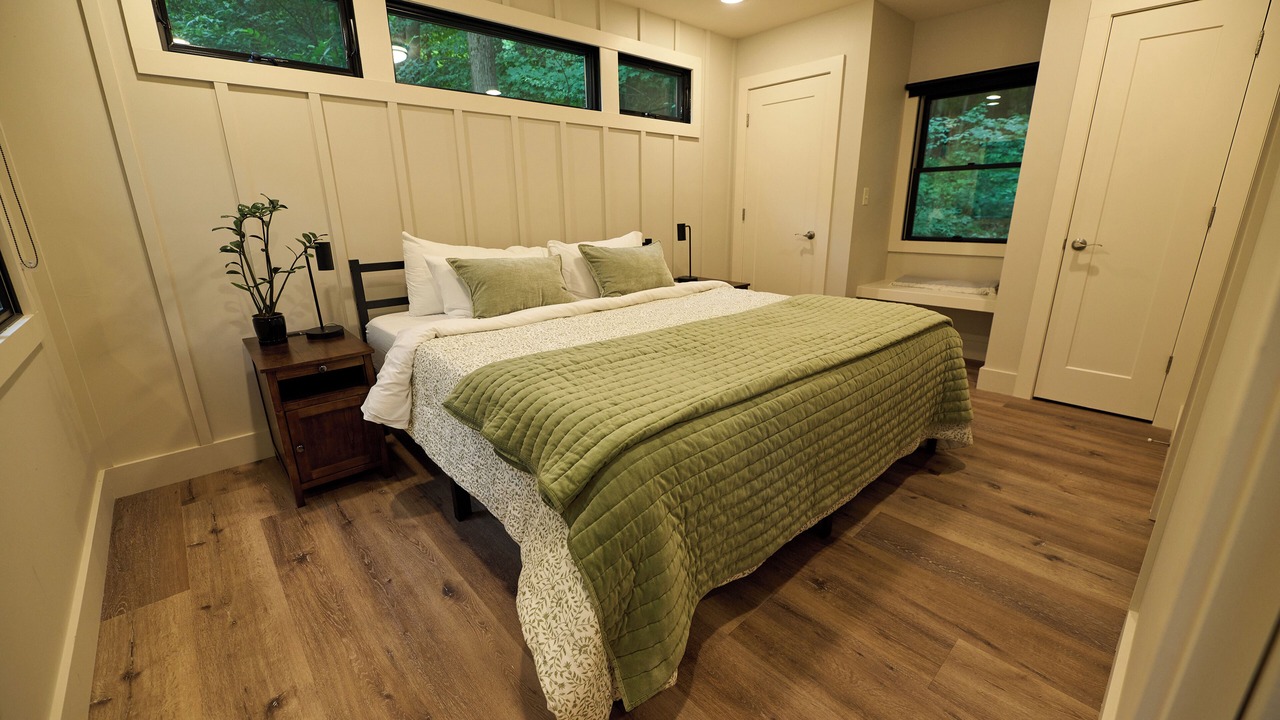 Photo of Bedroom in Cuyahoga Falls