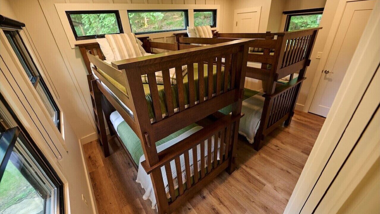 Photo of Bedroom in Cuyahoga Falls