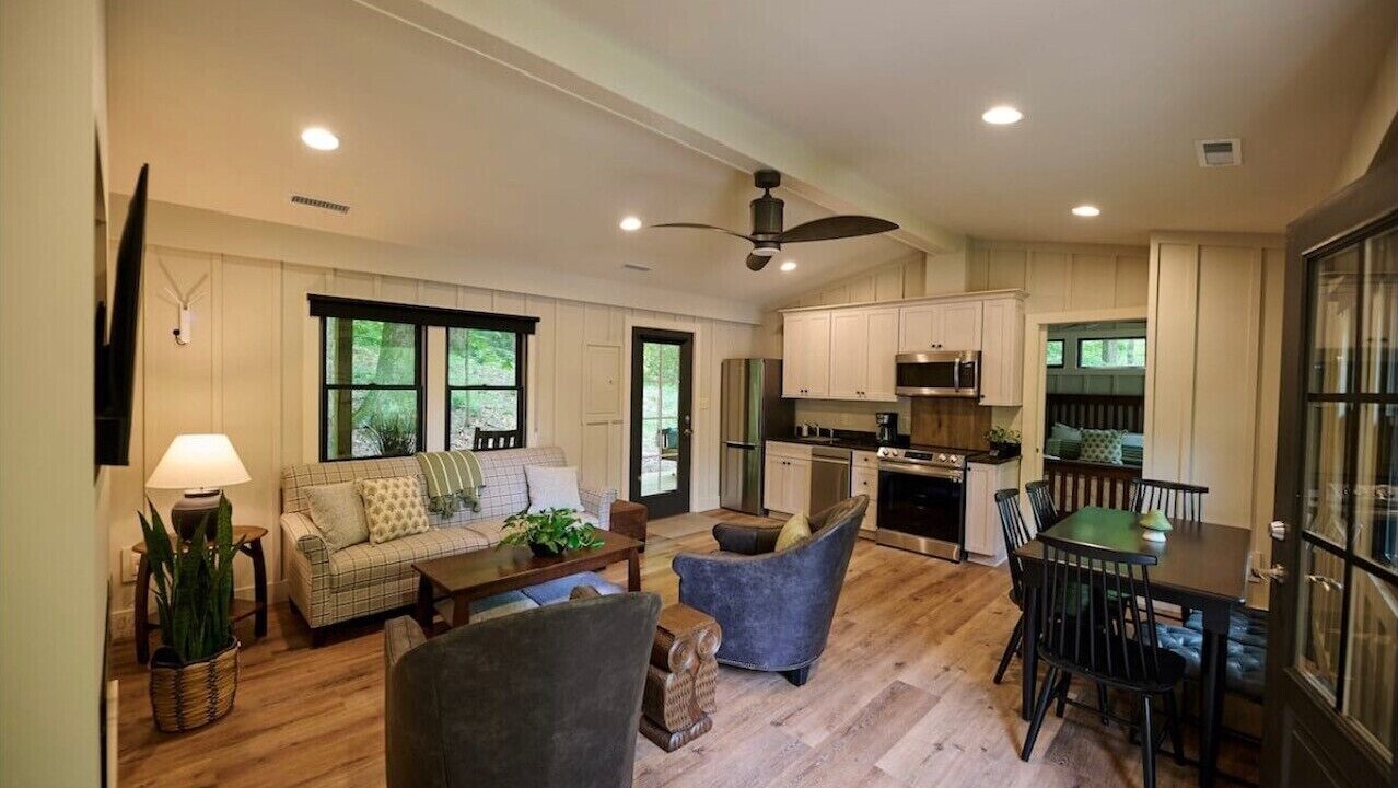 Photo of Livingroom in Cuyahoga Falls