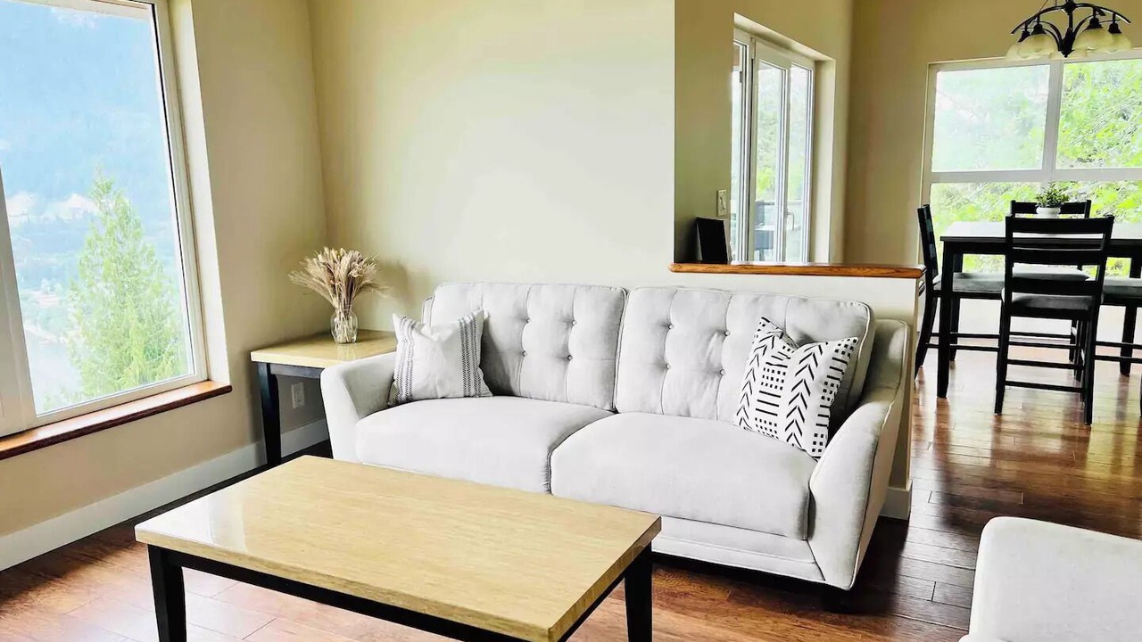 Photo of Livingroom in Sicamous
