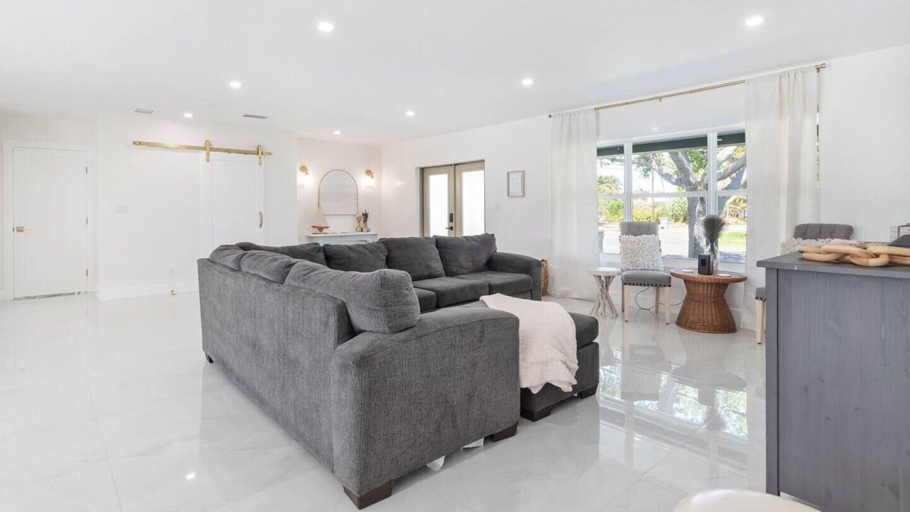 Photo of Livingroom in Garden Isles