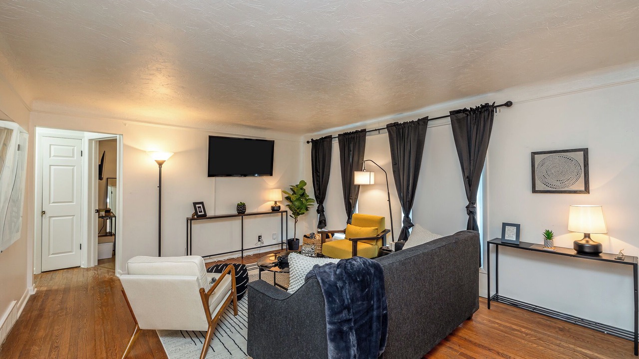 Photo of Livingroom in South Euclid