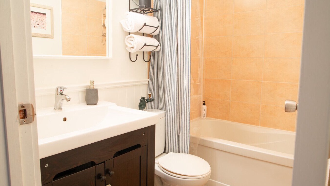 Photo of Bathroom in Harrison Hot Springs