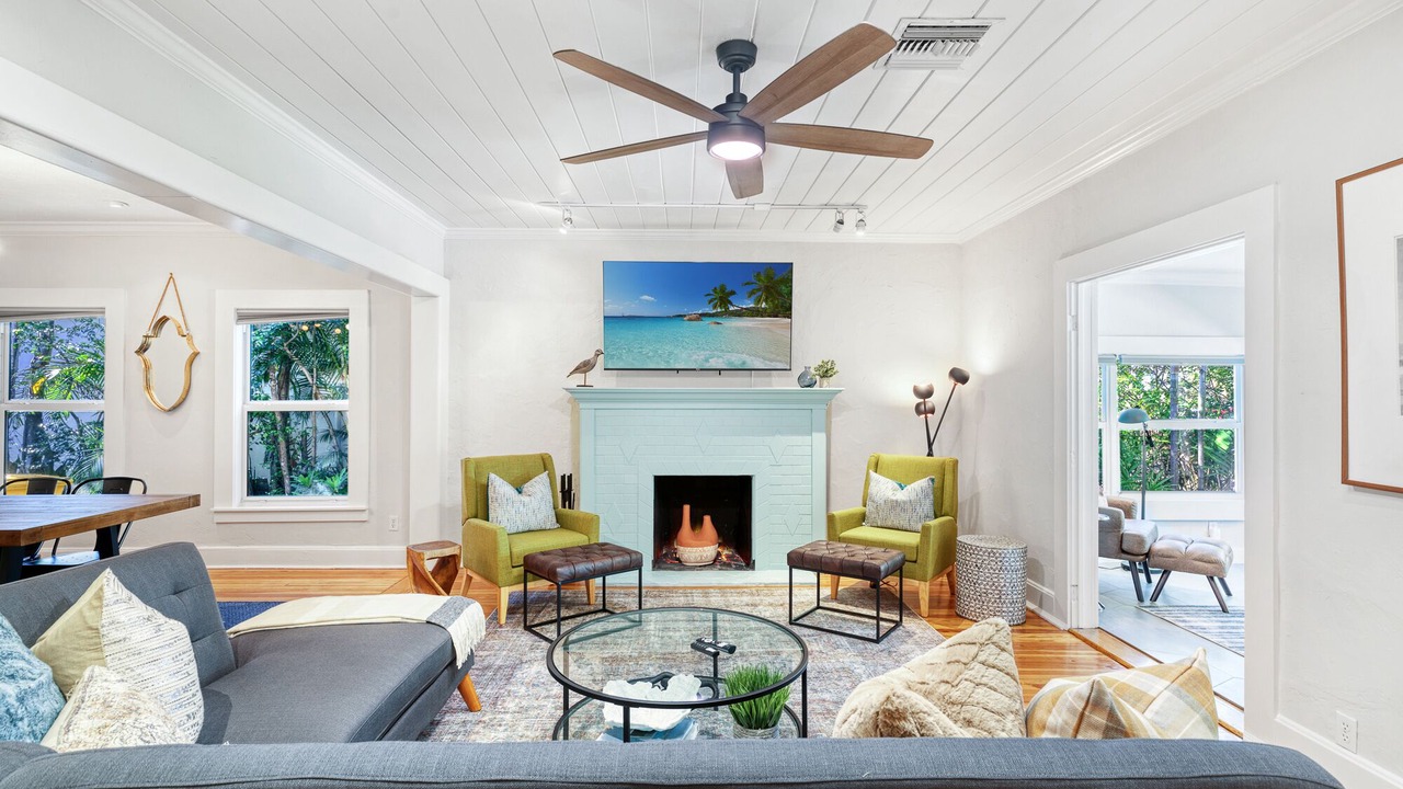 Photo of Livingroom in Parrot Cove