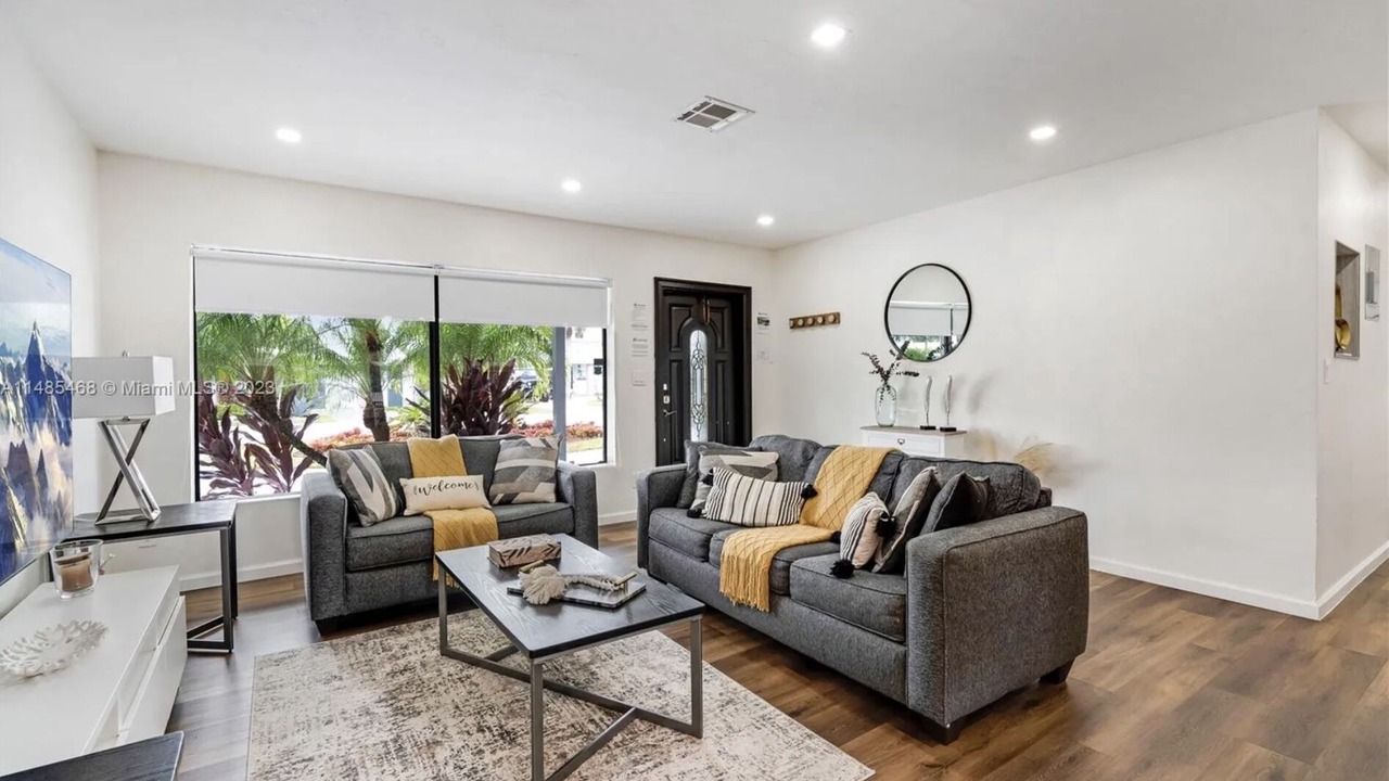 Photo of Livingroom in Pompano Isles