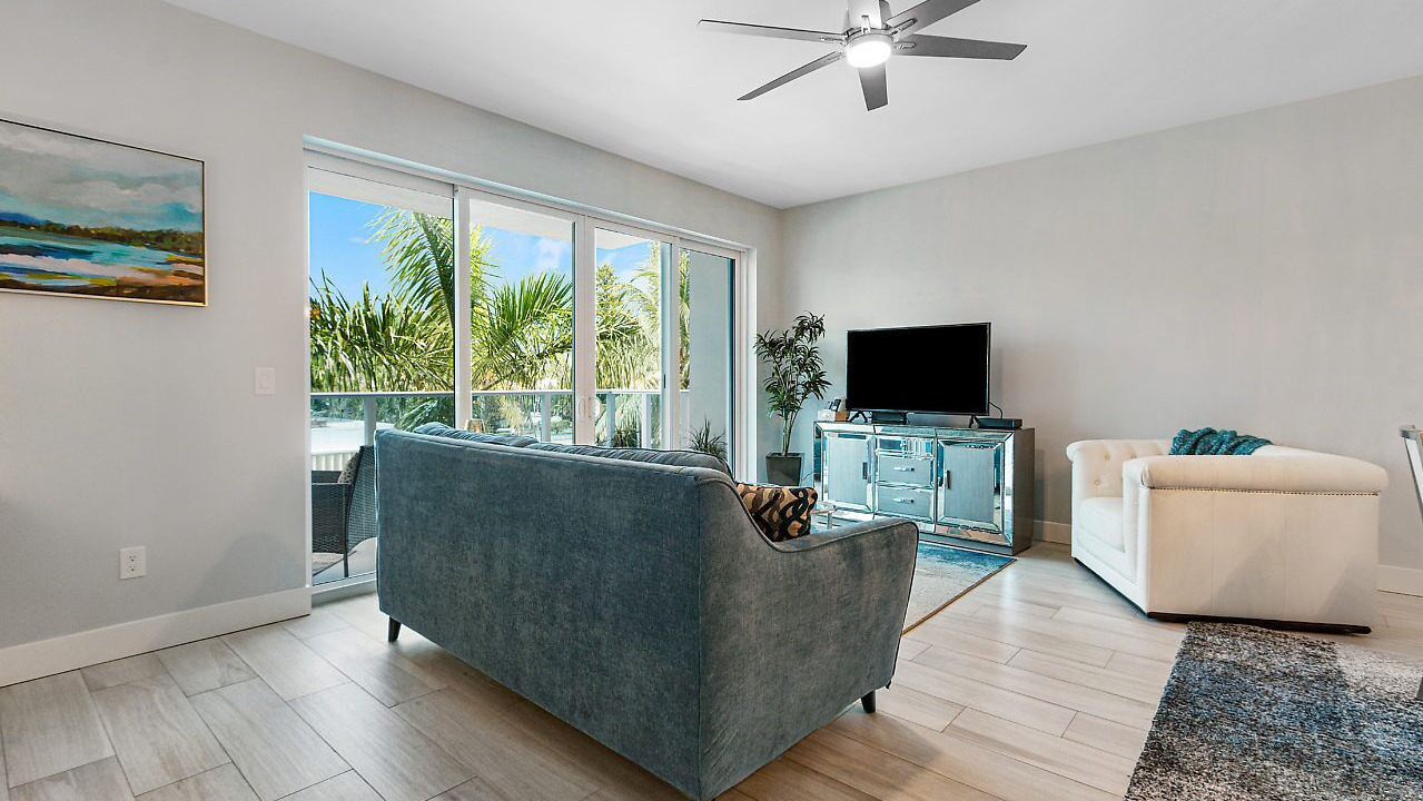 Photo of Livingroom in Parrot Cove