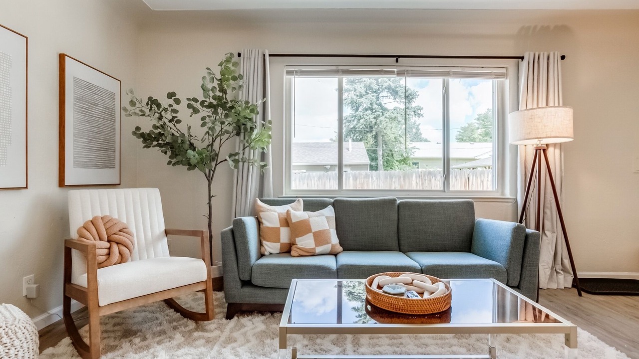 Photo of Livingroom in Aurora