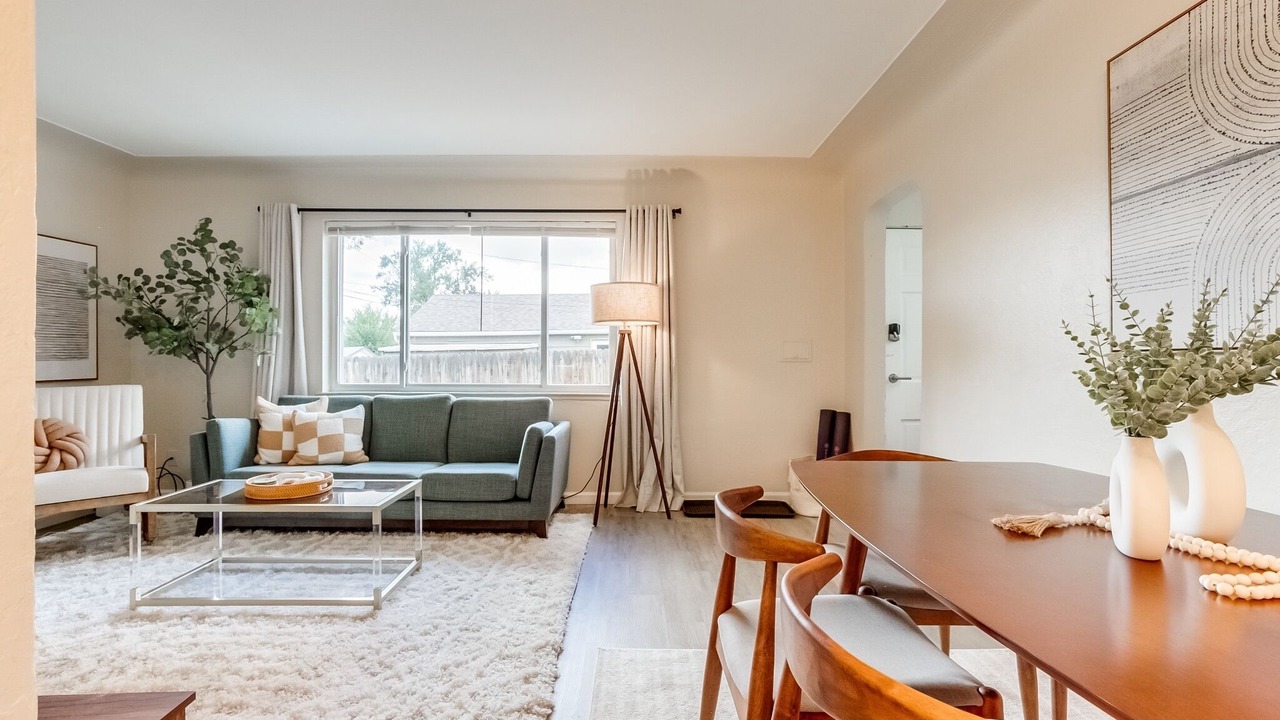Photo of Livingroom in Aurora