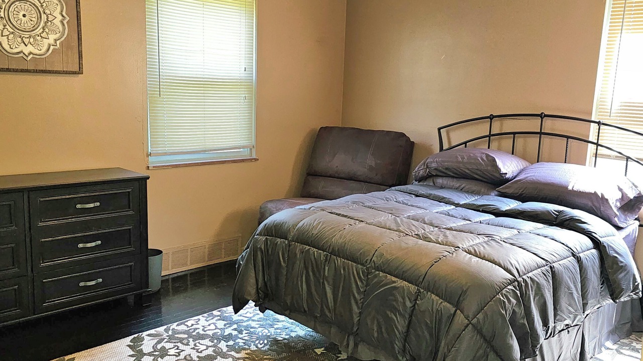 Photo of Bedroom in East Cleveland