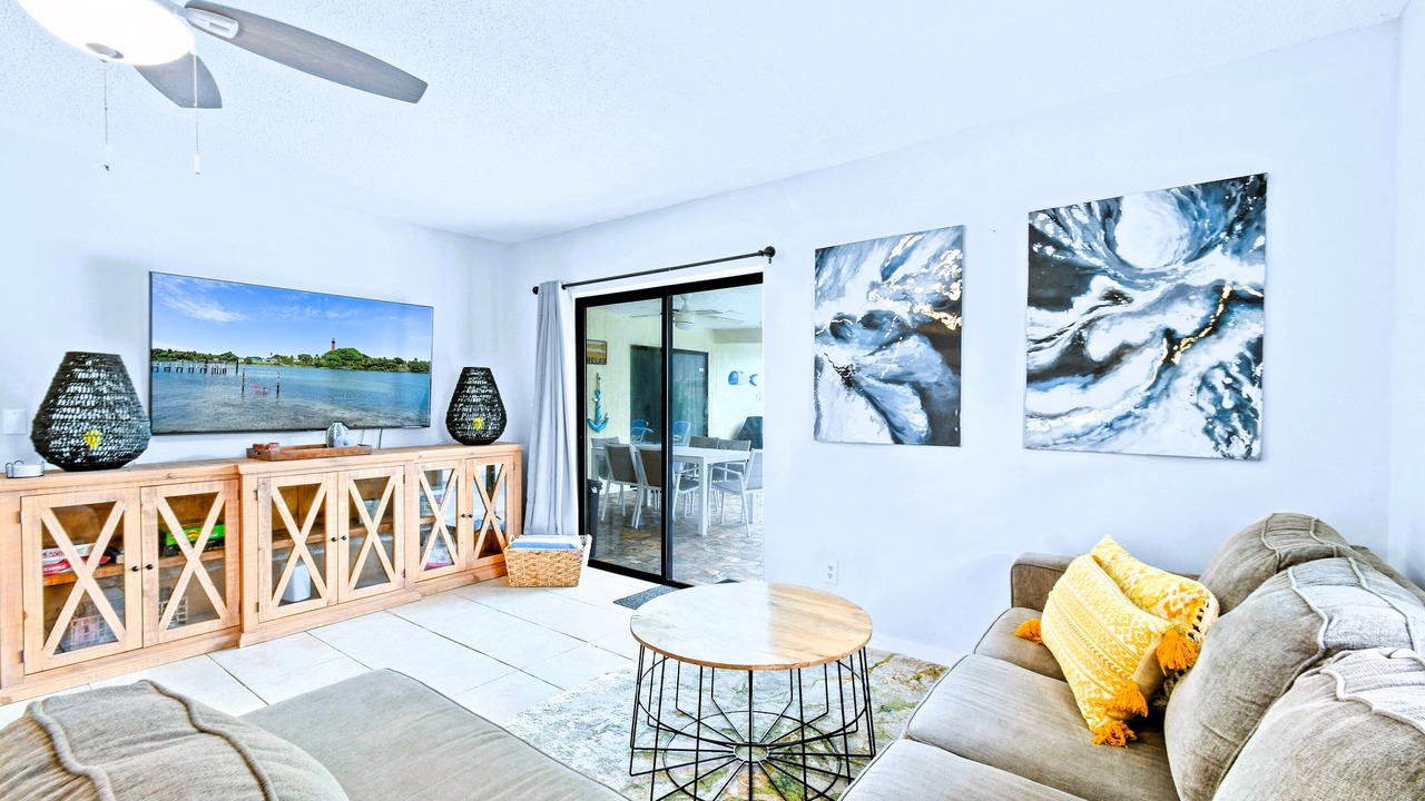 Photo of Livingroom in BallenIsles