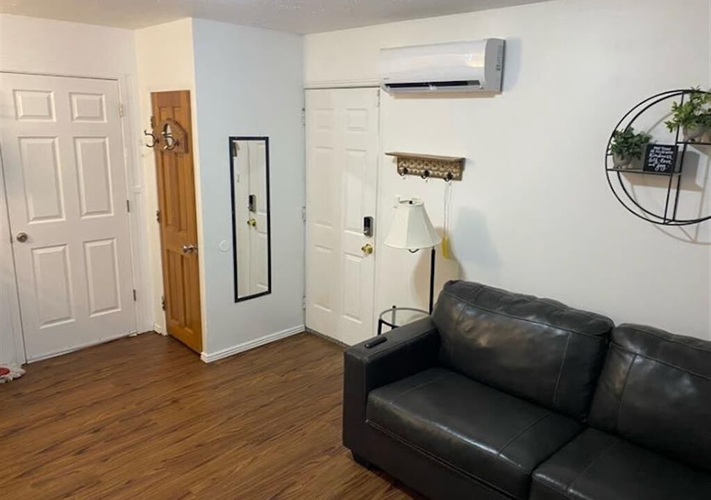 Photo of Livingroom in North Aurora