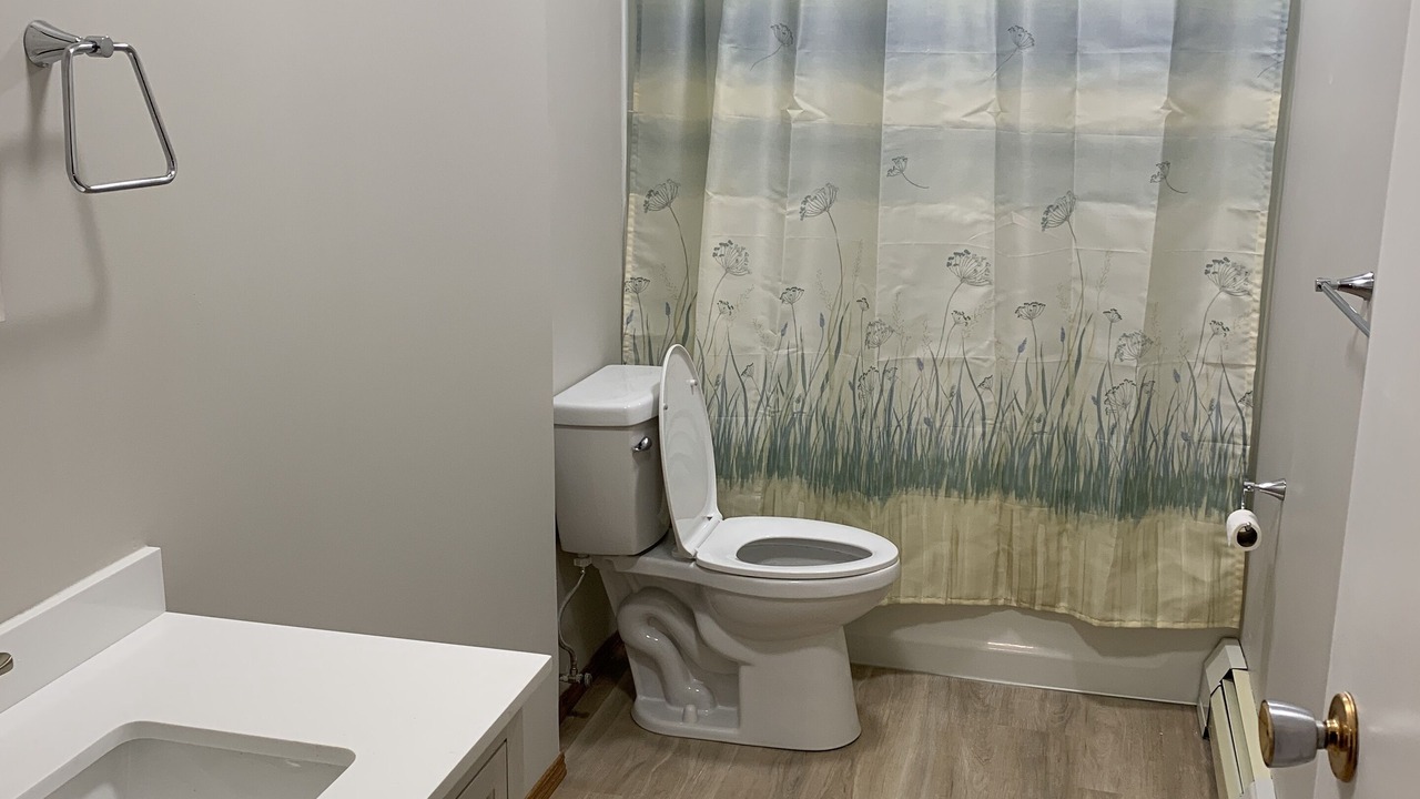 Photo of Bathroom in Parkland Beach