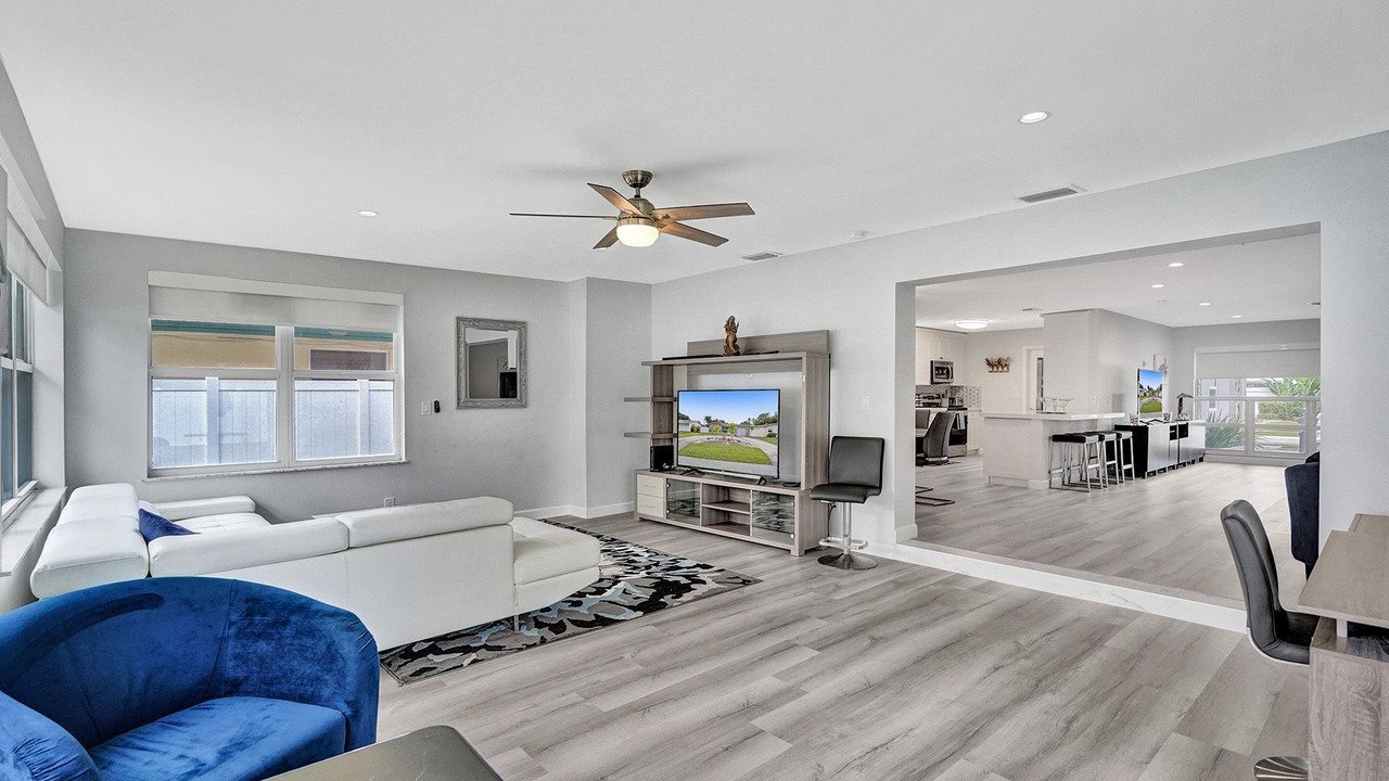 Photo of Livingroom in Hollywood Lakes