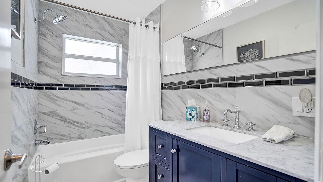 Photo of Bathroom in Hollywood Lakes