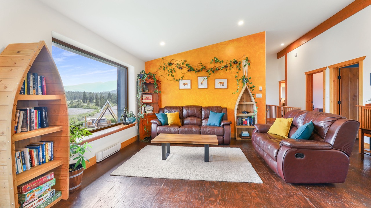 Photo of Livingroom in East Kootenay