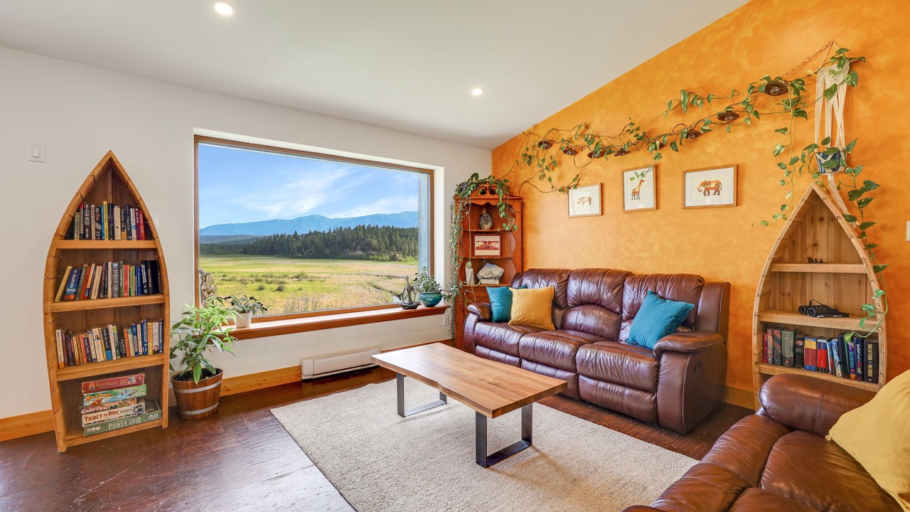 Photo of Livingroom in East Kootenay