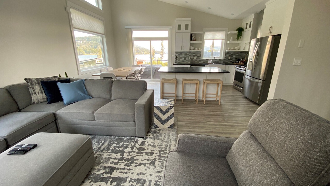 Photo of Livingroom in Shawnigan Lake