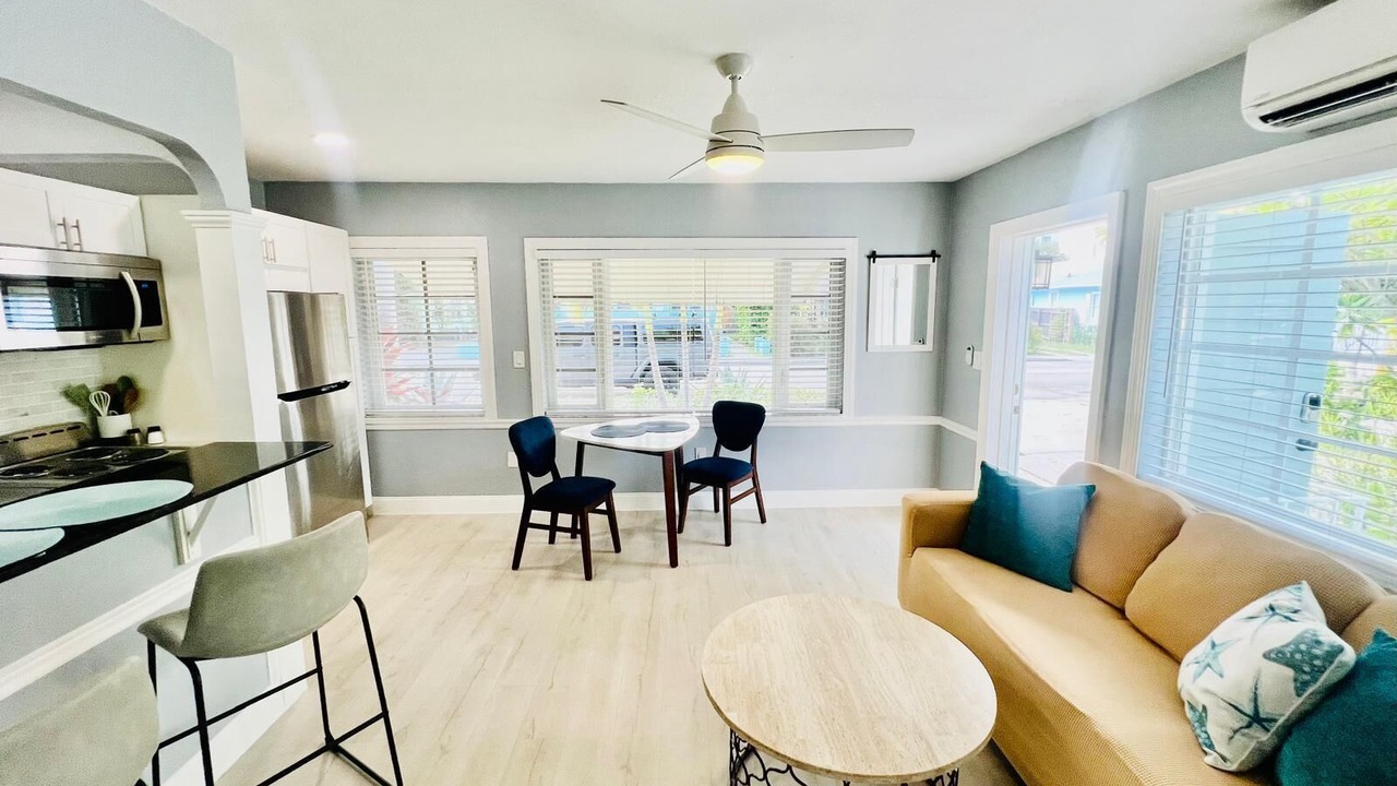 Photo of Livingroom in Parrot Cove