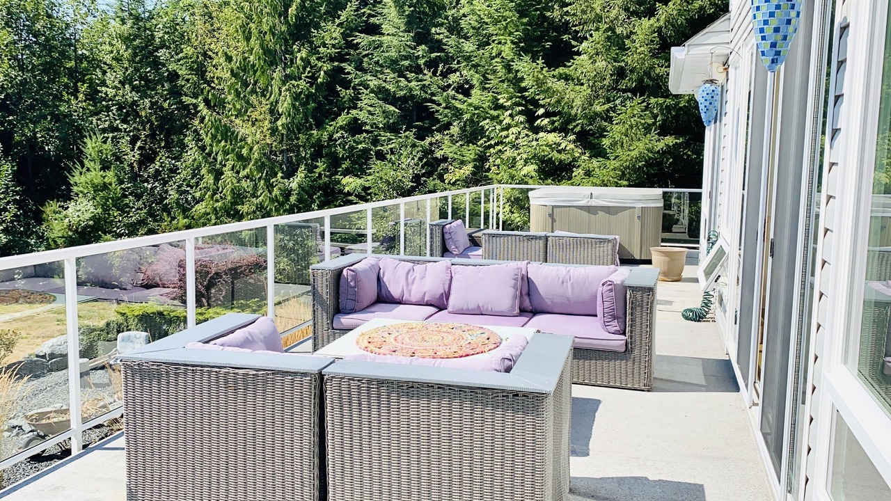 Photo of Patio Balcony in Juan de Fuca Electoral Area