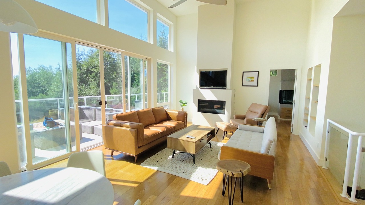 Photo of Livingroom in Juan de Fuca Electoral Area