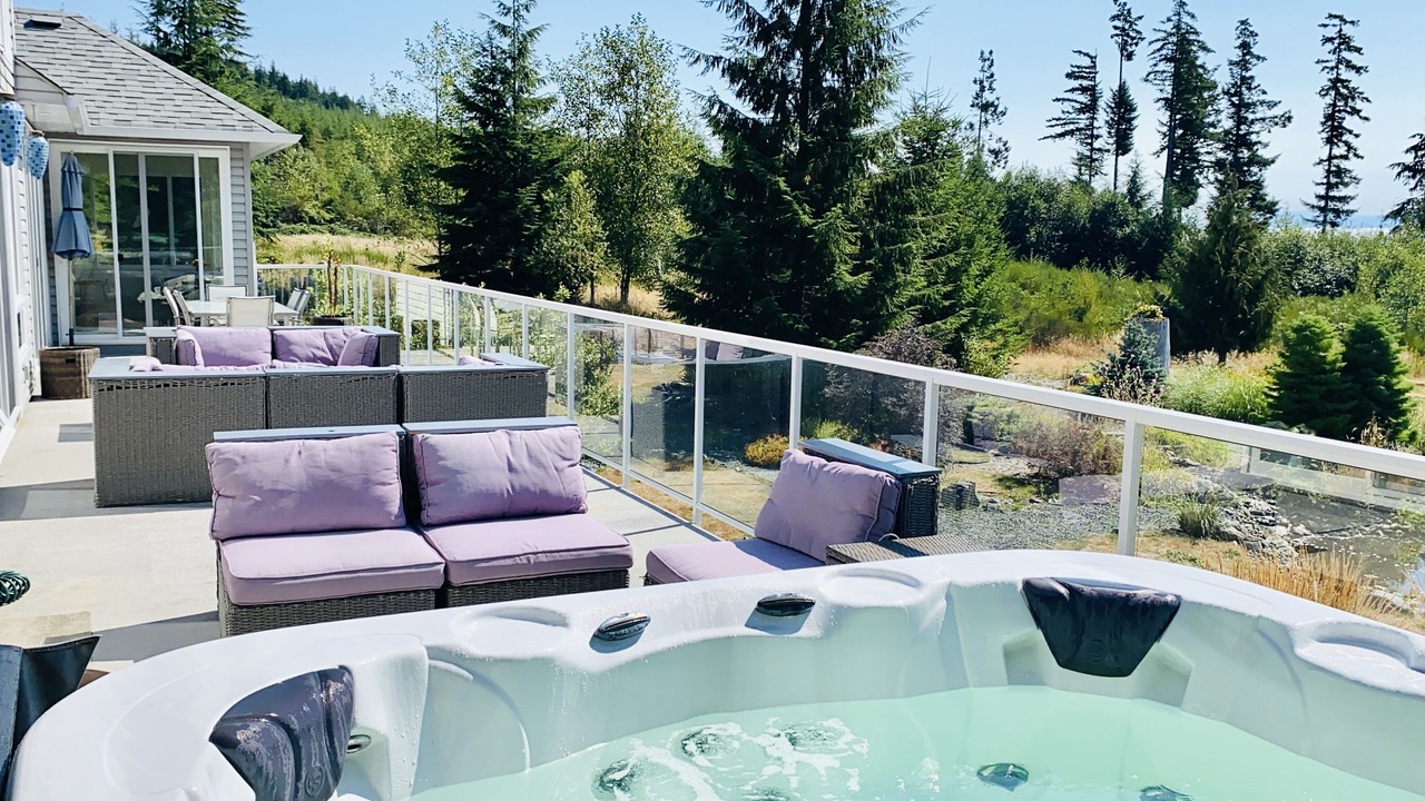 Photo of Patio Balcony in Juan de Fuca Electoral Area