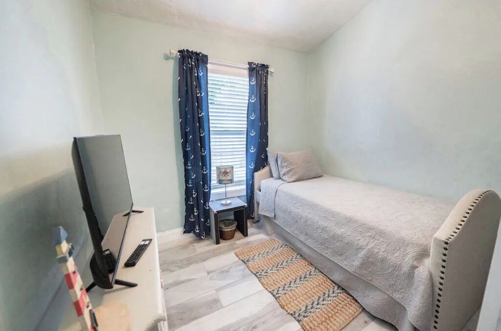 Photo of Bedroom in Riviera Beach