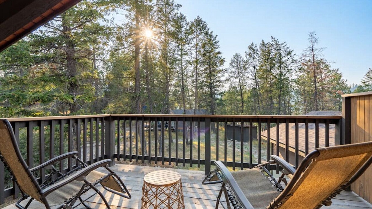 Photo of Patio Balcony in East Kootenay