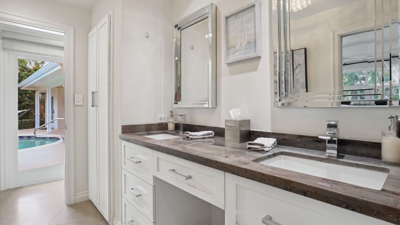 Photo of Bathroom in Tropic Isle