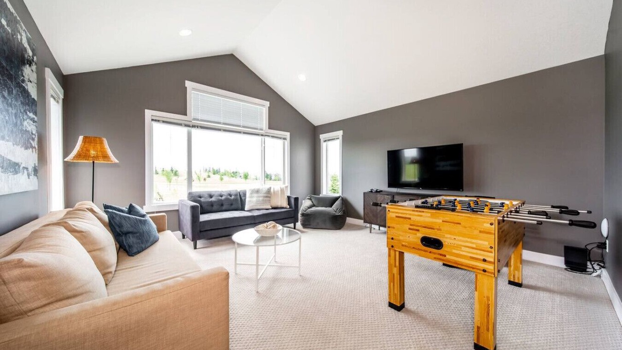 Photo of Livingroom in Southeast Edmonton