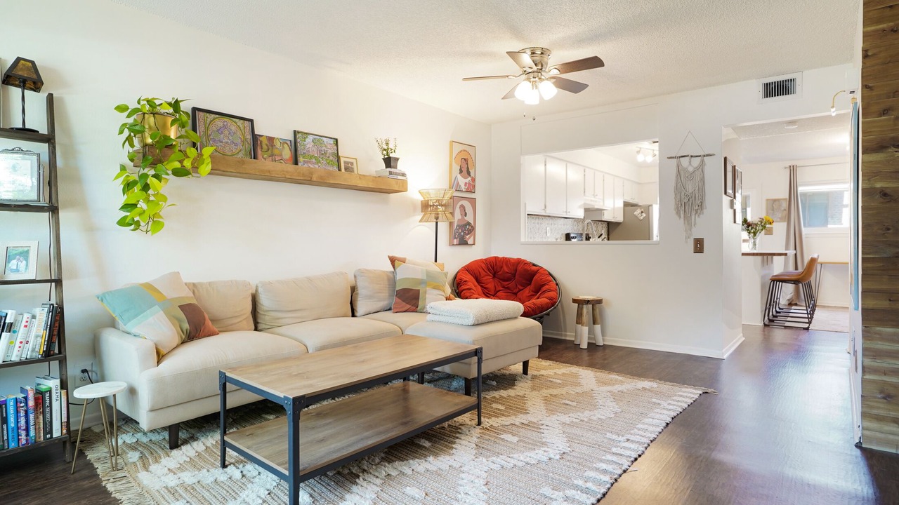 Photo of Livingroom in Aurora