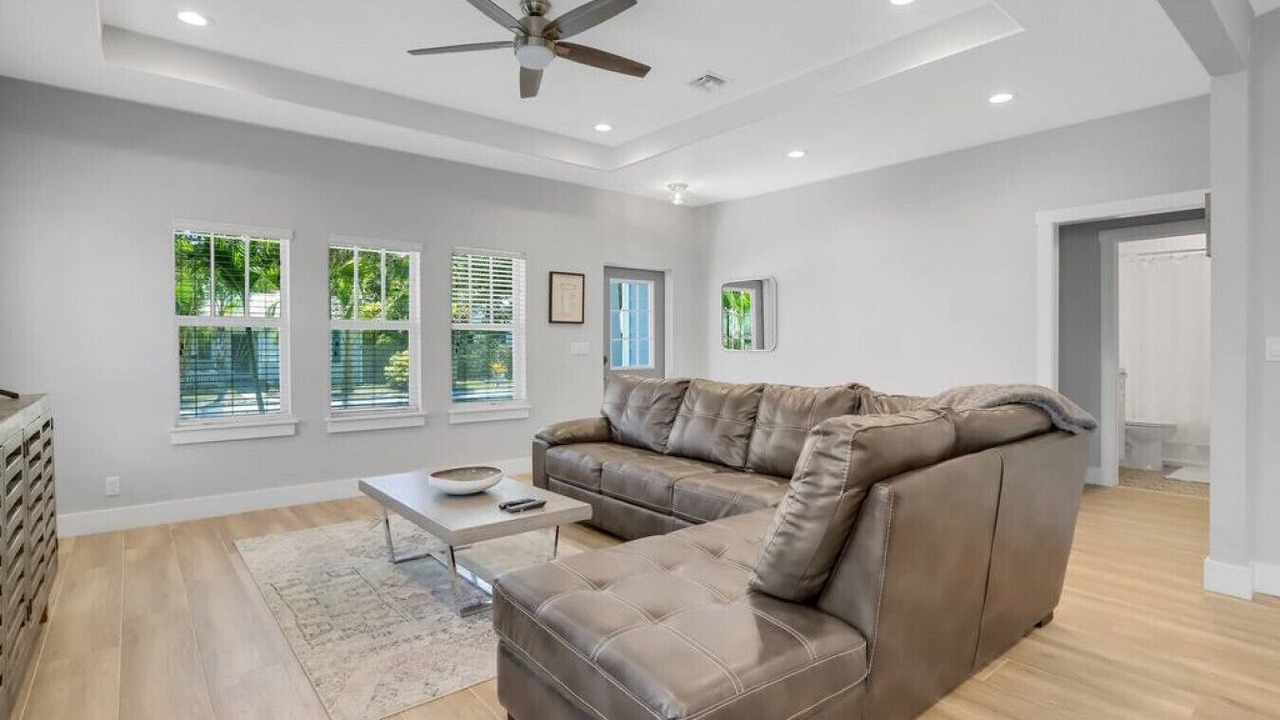Photo of Livingroom in Parrot Cove