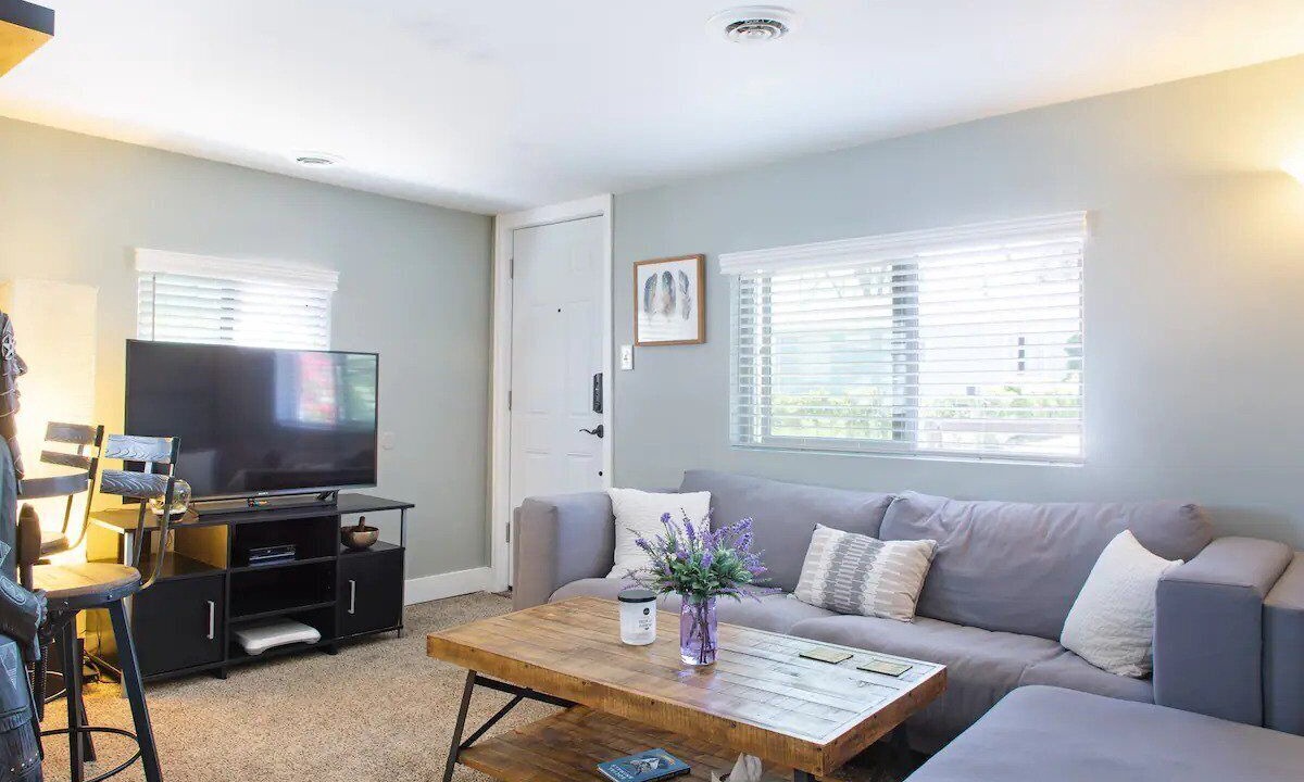 Photo of Livingroom in South Alameda