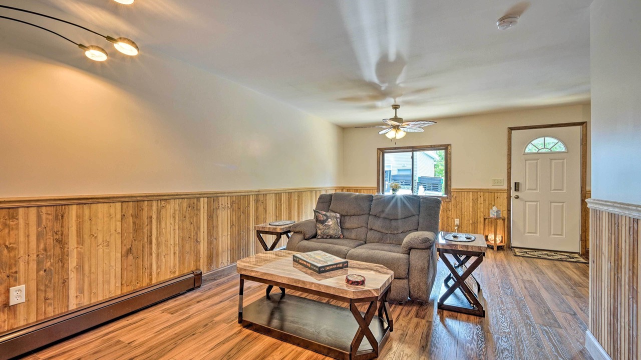 Photo of Livingroom in Bolton Landing