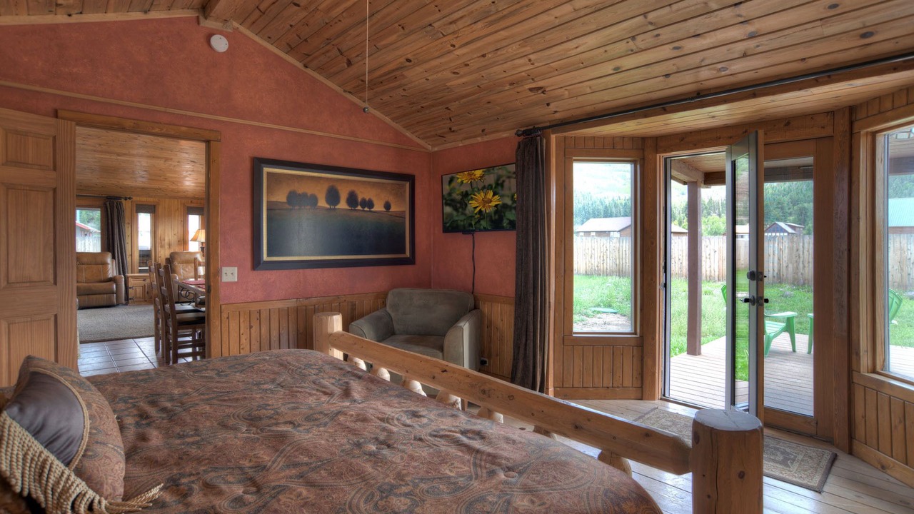 Photo of Bedroom in South Fork
